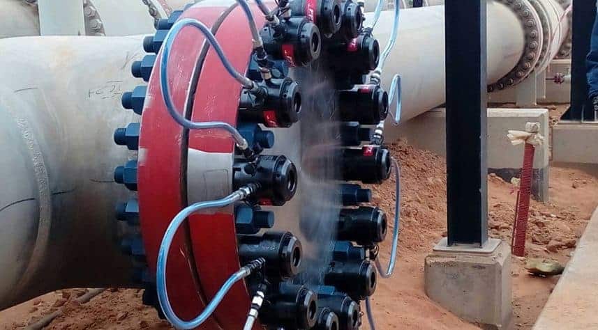 hydraulic-bolt-tensioners-tightening